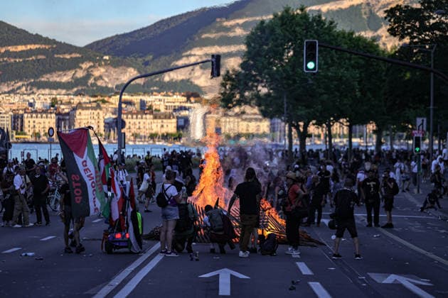 June 14, 2026, Geneva, Switzerland, European Union: A fire burns on Quai Wilson with the view of Geneva Lake and south Geneva seen in background during demonstrations in Geneva ahead of the G7 summit, which begins tomorrow in Evian-les-Bains. Geneva European Union - ZUMAo116 20260614_znp_o116_066 Copyright: xBiancaxOterox