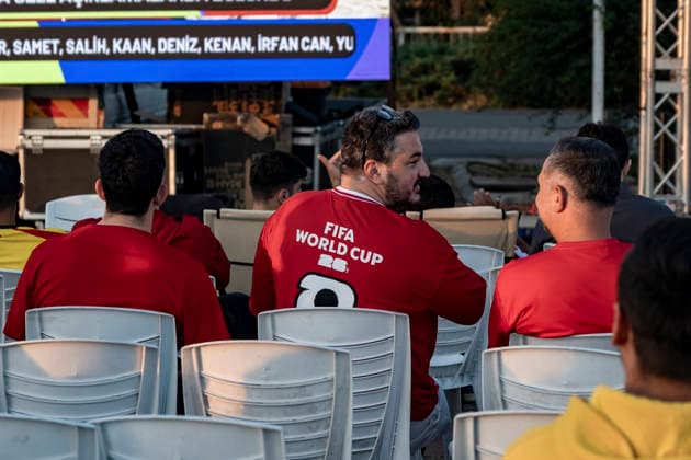 Turkish Fans Gather for the Match Turkish fans watch the FIFA World Cup Group D match between Turkey and Australia on a giant screen set up in a seaside park in the Konak district of Izmir, Turkey, on June 14, 2026. This marks Turkey s first appearance in the FIFA World Cup finals since the 2002 tournament. Turkey finished third at the 2002 FIFA World Cup. Izmir Izmir Turkey Copyright: xMuratxKocabasx