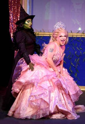 Entertainment Bilder des Tages #2 June 14, 2026, Atlanta, Georgia, USA: Ginger Minj and Jujubee in Licked: For Gay at Out Front Theatre, Atlanta Georgia 6-14-26. Ginger Minj (Joshua Allen Eads) competed on Ru Paul s Drag Race S7 and All Stars S2, 6, and the winner of S10. Jujubee (Airline Inthyrath) competed on Ru Paul s Drag Race S2 and All Stars S1 and S5.. They both also are celebrating the June 12th release of their new film Stop! That! Train! Atlanta USA  - ZUMAs380 20260614_zep_s380_017 Copyright: xDerekxStormx