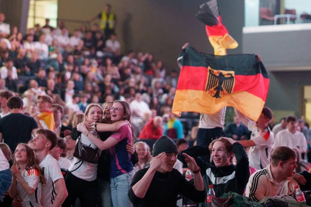 Germany Victory Celebrations Disrupt Traffic in Kassel Germany - Kassel, 14.06.2026 Goal celebration, as Germany supporters celebrate following Germany s 7-1 victory over Curacao in a FIFA World Cup 2026 Group E match. Large crowds gathered near the Auestadion and the Probonio Arena public viewing site, blocking traffic, climbing onto vehicles and waving German flags during spontaneous post-match celebrations. Police later secured the area. Hesse