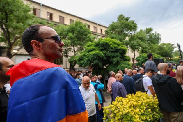 Armenian Protest Against Elections Results in Yerevan - 14 Jun 2026 A Protestor wrapped in an Armenian flag seen during a protest. Armenia’s Central Election Commission (CEC) has certified the results of the June 7 parliamentary elections, confirming that Prime Minister Nikol Pashinyan’s Civil Contract party secured 49.74% of the vote, enough to form a government independently without coalition partners. The Prosperous Armenia party, led by billionaire Gagik Tsarukyan, narrowly failed to clear the 4% parliamentary threshold and called on its supporters to gather outside the CEC building in protest. Opposition, rejecting the outcome as illegitimate, addressed crowds demanding a rerun of the vote. Yerevan Armenia Copyright: xYanxKhachkox xSOPAxImagesx KHA_0058
