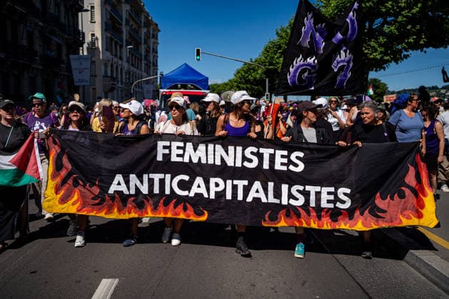 Demonstration against the G7 summit in Geneva on June 14, 2026 Nicolas Liponne MAXPPP Geneve 14 06 2026 Protesters hold a banner reading Anti capitalist Feminists during the international demonstration against fascism, capitalism, and imperialism, as part of the mobilization against the G7 counter summit, qui aura lieu à Évian du 15 au 17 juin, à Genève le 14 juin 2026 Protesters hold a banner reading Anti capitalist Feminists during the international demonstration against fascism, capitalism, and imperialism, as part of the mobilization for the G7 counter summit, which will take place in Évian from June 15 to 17, in Geneva on June 14, 2026 Geneve Geneve SUISSE  Copyright: xMAXPPPxNicolasxLiponnex NLP202606152283 NLP202606152283
