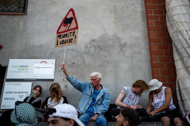 Demonstration against the G7 summit in Geneva on June 14, 2026 Nicolas Liponne MAXPPP Geneve 14 06 2026 A protester holds a sign reading Give way to the left during the international demonstration against fascism, capitalism, and imperialism, as part of the mobilization against the G7 summit, qui aura lieu à Évian du 15 au 17 juin, à Genève le 14 juin 2026 A protester holds a sign reading Give way to the left during the international demonstration against fascism, capitalism, and imperialism, as part of the mobilization for the G7 counter summit, which will take place in Évian from June 15 to 17, in Geneva on June 14, 2026 Geneve Geneve SUISSE  Copyright: xMAXPPPxNicolasxLiponnex NLP202606152305 NLP202606152305