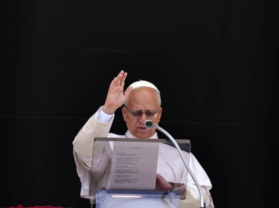 News Bilder des Tages #2 June 14, 2026. Vatican City - POPE LEO XIV delivers Angelus Prayer in St. Peter s Square at the Vatican. EvandroInetti_via ZUMA Wire Vatican City State - ZUMAi15_ 20260614_zaf_i15_002 Copyright: xEvandroxInettix