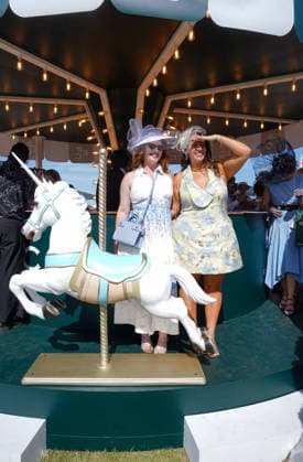 Chloé Bidault The Ginger Chloé , Tania Piombino Taniamakeuplus Prix de Diane Longines 2026 at the Chantilly Racecourse on june 14th 2026 Chantilly France Anne Sophie Guebey Bestimage Prix de Diane Longines 2026 at the Chantilly Racecourse on june 14th 2026 Chantilly France  Copyright: xAnne-SophiexGuebeyx xBestimagexAnne-SophiexGuebeyx xBestimagex