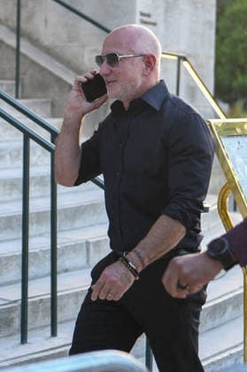 Jeff Bezos Arrives in Paris Jeff Bezos arrives in Paris, France, busy on his phone while wearing sunglasses. Paris, France, June 14, 2026. Photo by Florian Poitout ABACAPRESS.COM Paris Ile-de-France France  Copyright: xPoitoutxFlorian ABACAx