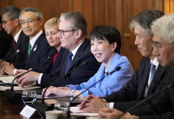 Japan PM Takaichi at roundtable meeting in London Japanese Prime Minister Sanae Takaichi (3rd from R) and her British counterpart Keir Starmer (4th from R) attend a business roundtable meeting in Downing Street in London on June 14, 2026. (Pool photo)  A14AA0005618808P