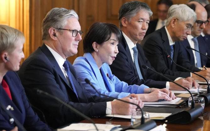 Japan PM Takaichi at roundtable meeting in London Japanese Prime Minister Sanae Takaichi (3rd from L) and her British counterpart Keir Starmer (2nd from L) attend a business roundtable meeting in Downing Street in London on June 14, 2026. (Pool photo)  A14AA0005618814P