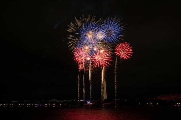June 15, 2026, Washington, District Of Columbia, United States: Fireworks light up the night sky over Washington, D.C., at the conclusion of UFC Freedom 250 on the South Lawn of the White House during the America 250 celebrations and President Donald Trump s 80th birthday. Washington United States  - ZUMAk206 20260615_znp_k206_016 Copyright: xMattxKaminskyx