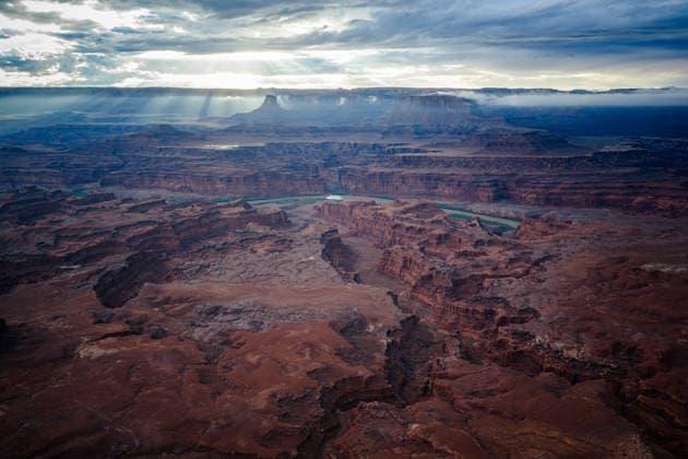 Creative Highlights World Dramatic sunbeams over a vast red rock canyon Moab, Utah, United States CR_EVVA260610-2047331-01