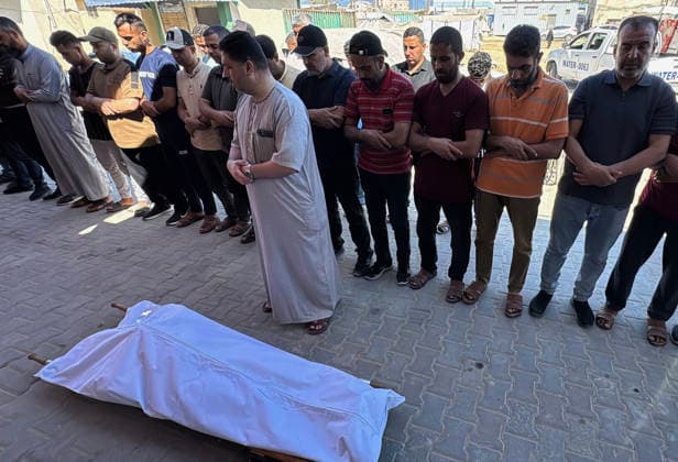 Mourners bid farewell to woman and child in Deir al-Balah Palestinians bid farewell to the bodies of a woman and a child at Al-Aqsa Martyrs Hospital in Deir al-Balah, central Gaza Strip, on June 15, 2026, after they were killed in separate Israeli strikes in central Gaza. Photo by Ahmed Ibrahim apaimages Deir al-Balah Gaza Palestinian Territory 150626_Deir_al-Balah_AI_00(9) Copyright: xapaimagesxAhmedxIbrahimx xapaimagesx
