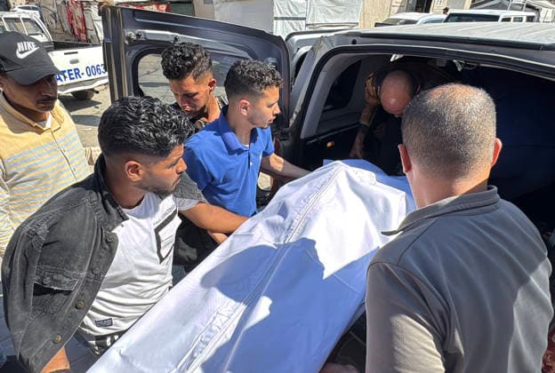 Mourners bid farewell to woman and child in Deir al-Balah Palestinians bid farewell to the bodies of a woman and a child at Al-Aqsa Martyrs Hospital in Deir al-Balah, central Gaza Strip, on June 15, 2026, after they were killed in separate Israeli strikes in central Gaza. Photo by Ahmed Ibrahim apaimages Deir al-Balah Gaza Palestinian Territory 150626_Deir_al-Balah_AI_00(7) Copyright: xapaimagesxAhmedxIbrahimx xapaimagesx