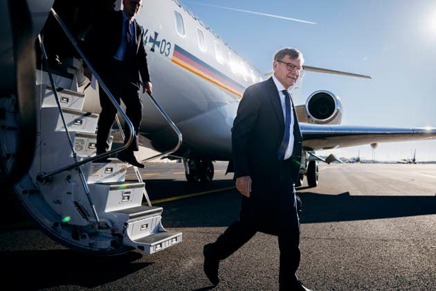 Johann Wadephul (CDU), Bundesaussenminister, aufgenommen bei der Ankunft am Flughafen Luxemburg. 15.06.2026. Fotografiert im Auftrag des Auswaertigen Amtes (AA) Luxemburg Luxemburg *** Johann Wadephul CDU , Federal Foreign Minister, photographed on arrival at Luxembourg Airport 15 06 2026 Photographed on behalf of the Foreign Office AA Luxembourg Luxembourg Copyright: xFelixxZahnx