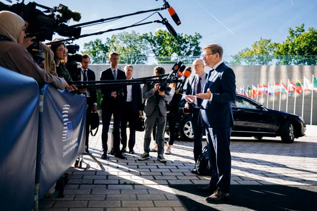 Johann Wadephul (CDU), Bundesaussenminister, gibt einen Doorstep bei der Ankunft am ECCL anlaesslich des RfAB in Luxemburg. 15.06.2026. Fotografiert im Auftrag des Auswaertigen Amtes (AA) Luxemburg Luxemburg *** Johann Wadephul CDU , Federal Foreign Minister, gives a doorstep on arrival at the ECCL on the occasion of the RfAB in Luxembourg 15 06 2026 Photographed on behalf of the Federal Foreign Office AA Luxembourg Luxembourg Copyright: xFelixxZahnx