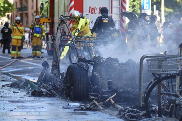 Genf, Schweiz, 14.06.2026: Anti-G7-Protest: Demonstranten protestieren gegen den G7-Gipfel 2026, der im benachbarten Évian-les-Bains, Frankreich, stattfindet. Ein abgebranntes Auto. *** Geneva, Switzerland, 14 06 2026 Anti G7 protest Demonstrators protest against the 2026 G7 summit taking place in neighboring Évian les Bains, France A burned car Copyright: xdtsxNachrichtenagenturx dts_122940
