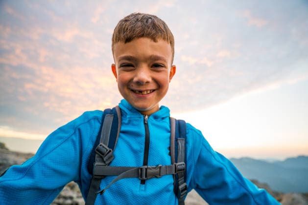 Happy young boy takes a selfie while hiking outdoors Vancouver, British Columbia, Canada CR_JDIP260614C-2050786-01 ,model released, Symbolfoto