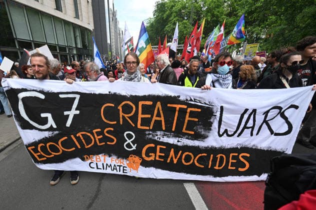 June 14, 2026, Brussels, Belgio, Belgium: European demonstration against rearmament, welfare not warfare, Brussels, June 14, 2026 Brussels Belgium  - ZUMAa289 20260614_zia_a289_007 Copyright: xAleandroxBiagiantix xAgfx