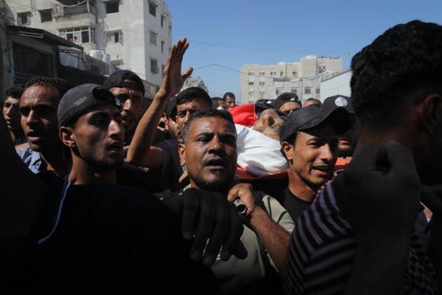 Mourners bid farewell to Palestinian killed in Gaza City Palestinians bid farewell to the body of Hossam al-Masri at al-Shifa Hospital in Gaza City on June 15, 2026, after he died from wounds sustained when he was shot by Israeli forces in Gaza City. Photo by Bilal Osama apaimages Gaza city Gaza Strip Palestinian Territory 150626_Gaza_BO_00(24) Copyright: xapaimagesxBilalxOsamax xapaimagesx