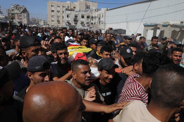 Mourners bid farewell to Palestinian killed in Gaza City Palestinians bid farewell to the body of Hossam al-Masri at al-Shifa Hospital in Gaza City on June 15, 2026, after he died from wounds sustained when he was shot by Israeli forces in Gaza City. Photo by Bilal Osama apaimages Gaza city Gaza Strip Palestinian Territory 150626_Gaza_BO_00(22) Copyright: xapaimagesxBilalxOsamax xapaimagesx