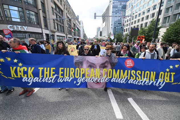 June 14, 2026, Brussels, Belgio, Belgium: European demonstration against rearmament, welfare not warfare, Brussels, June 14, 2026 Brussels Belgium  - ZUMAa289 20260614_zia_a289_013 Copyright: xAleandroxBiagiantix xAgfx