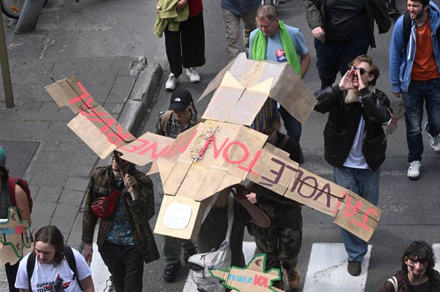 June 14, 2026, Brussels, Belgio, Belgium: European demonstration against rearmament, welfare not warfare, Brussels, June 14, 2026 Brussels Belgium  - ZUMAa289 20260614_zia_a289_020 Copyright: xAleandroxBiagiantix xAgfx
