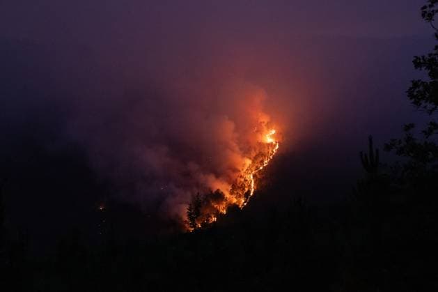 Wildfire prompts Level 2 emergency in Galicia BOBORAS, SPAIN JUNE 14, 2026: An active wildfire burns near Boboras in the northwestern Spanish region of Galicia on June 14, 2026. The regional government of Galicia activated a Level 2 emergency as firefighters continued efforts to contain the blaze amid concerns over its spread. Photo by Brais Lorenzo JNA Press (Photo by Brais Lorenzo JNA Press via Nexpher Images) Boboras
