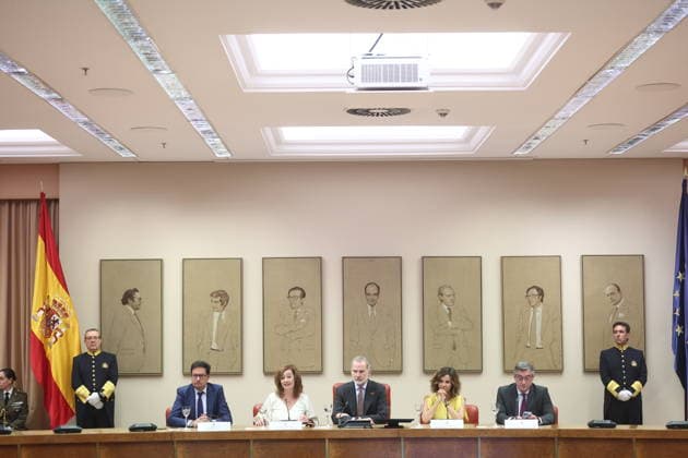 The King presides over the award ceremony of the VI June 15 Award I D The Minister of Digital Transformation and Public Function, Óscar López the president of Congress, Francina Armengol King Felipe VI the president of Espana Juntos Sumamos , Victoria Carvajal, and the director of Espana Juntos Sumamos , Ignacio Prendes, during the award ceremony of the VI June 15 Award for Constitutional Values, in the Congress of Deputies, June 15, 2026, in Madrid Spain In this edition, the Award goes to the journalist and writer Miguel Ángel Aguilar in recognition of his exemplary career in defense of freedom of expression and freedom of the press, two fundamental constitutional values which, in addition, represent an essential counterweight for the pro Copyright: xEduardoxParrax 7598235