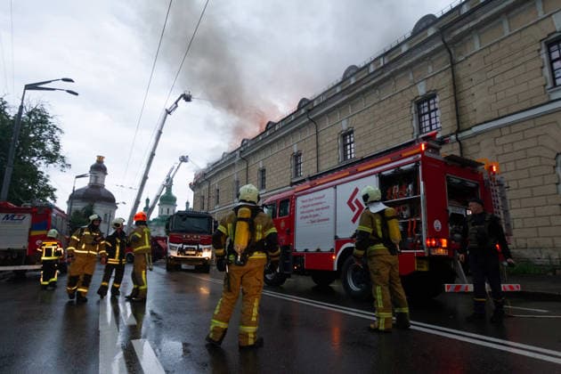 Firefighters work to extinguish a blaze at the Mystetskyi Arsenal National Cultural, Art and Museum Complex, caused by a massive Russian combined attack, Kyiv, Ukraine, June 15, 2026. The Russian army launched a large-scale assault on the Ukrainian capital with missiles and strike drones, killing four people and injuring 28, including children and a pregnant woman. At least 140,000 consumers were left without electricity due to damage to power grids. Residential buildings, the Kyiv Pechersk Lavra, the Mystetskyi Arsenal Museum Complex, the Dovzhenko Film Studio, and the building of the High Anti-Corruption Court sustained damage. (Photo by Kyrylo Chubotin Ukrinform) Massive Russian attack damages Kyiv Pechersk Lavra and Mystetskyi Arsenal i  Copyright: xKirillxChubotinx