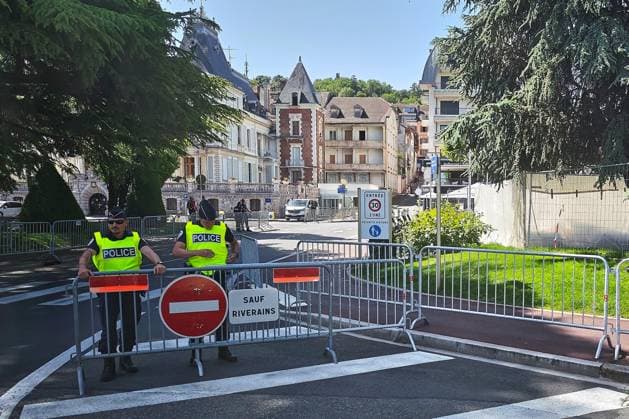 Évian-les-Bains, Frankreich, 15.06.2026: G7-Gipfel: In der Kleinstadt herrschen große Sicherheitsmaßnahmen, Polizei hat viele Straßen abgesperrt, es wurden verschiedene Sicherheitskreise eingerichtet, in die man nur mit Sondergenehmigung kommt. *** Évian les Bains, France, 15 06 2026 G7 Summit Major security measures are in place in the small town, police have cordoned off many streets, various security perimeters have been set up, which can only be entered with special permission Copyright: xdtsxNachrichtenagenturx dts_122992