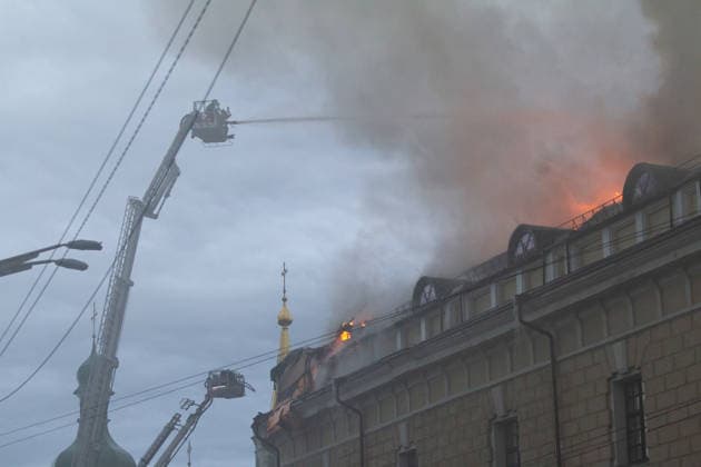Massive Russian attack damages Kyiv Pechersk Lavra and Mystetskyi Arsenal in Kyiv A firefighter uses an aerial platform to extinguish a fire at the Mystetskyi Arsenal National Cultural, Art and Museum Complex, caused by a massive Russian combined attack, Kyiv, Ukraine, June 15, 2026. The Russian army launched a large-scale assault on the Ukrainian capital with missiles and strike drones, killing four people and injuring 28, including children and a pregnant woman. At least 140,000 consumers were left without electricity due to damage to power grids. Residential buildings, the Kyiv Pechersk Lavra, the Mystetskyi Arsenal Museum Complex, the Dovzhenko Film Studio, and the building of the High Anti-Corruption Court sustained damage., Credit:Kir  Copyright: xKirillxChubotinx xUkrinformx xAvalonx 1110316386