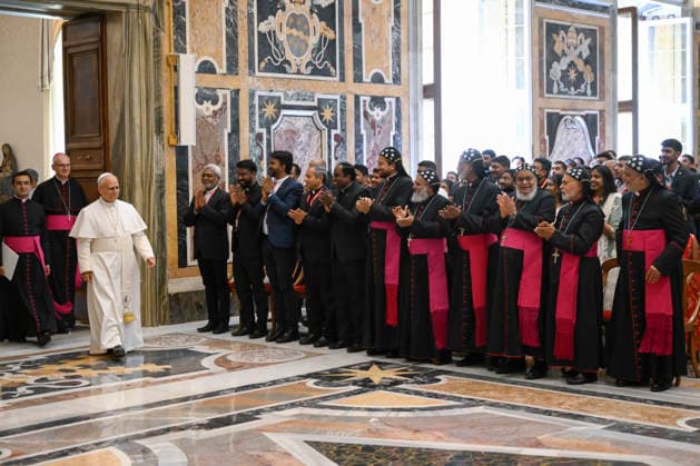 ITALY - POPE LEO XIV RECEIVES PILGRIMAGE OF THE SYRO-MALANKARA CHURCH IN EUROPE IN A PRIVATE AUDIENCE IN THE VATICAN - 2026 6 15 Italy, Rome, Vatican, 2026 6 15 . Pope Leo XIV receives Pilgrimage of the Syro-Malankara Church in Europe in a private audience in the Vatican EDITORIAL USE ONLY - NO BOOKS Copyright: xVATICANxMEDIAx