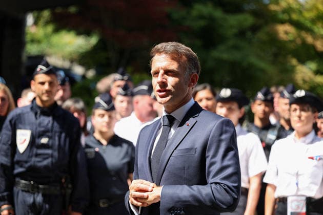 President Emmanuel Macron greets local elected officials and security forces before the start of the G7 summit in Evian on June 15, 2026 Dominique Jacovides Bestimage President Emmanuel Macron greets local elected officials and security forces before the start of the G7 summit in Evian on June 15, 2026 Evian France  Copyright: xDOMINIQUExJACOVIDESx xBESTIMAGExDOMINIQUExJACOVIDESx xBESTIMAGEx