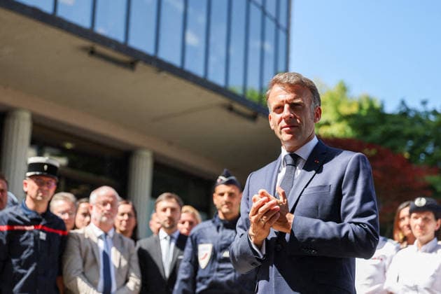 President Emmanuel Macron greets local elected officials and security forces before the start of the G7 summit in Evian on June 15, 2026 Dominique Jacovides Bestimage President Emmanuel Macron greets local elected officials and security forces before the start of the G7 summit in Evian on June 15, 2026 Evian France  Copyright: xDOMINIQUExJACOVIDESx xBESTIMAGExDOMINIQUExJACOVIDESx xBESTIMAGEx