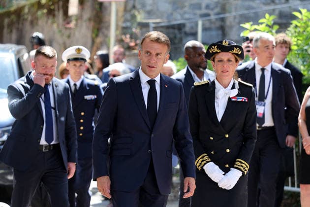 President Emmanuel Macron greets local elected officials and security forces before the start of the G7 summit in Evian on June 15, 2026 Dominique Jacovides Bestimage President Emmanuel Macron greets local elected officials and security forces before the start of the G7 summit in Evian on June 15, 2026 Evian France  Copyright: xDOMINIQUExJACOVIDESx xBESTIMAGExDOMINIQUExJACOVIDESx xBESTIMAGEx
