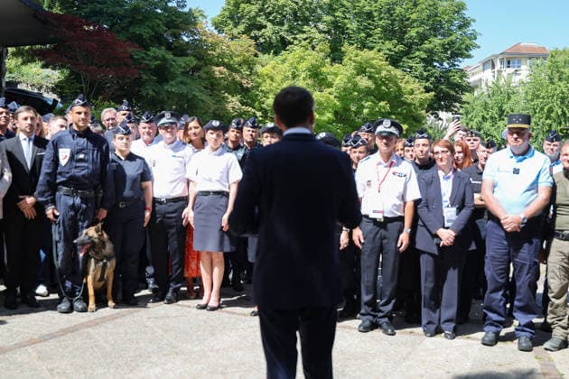 President Emmanuel Macron greets local elected officials and security forces before the start of the G7 summit in Evian on June 15, 2026 Dominique Jacovides Bestimage President Emmanuel Macron greets local elected officials and security forces before the start of the G7 summit in Evian on June 15, 2026 Evian France  Copyright: xDOMINIQUExJACOVIDESx xBESTIMAGExDOMINIQUExJACOVIDESx xBESTIMAGEx