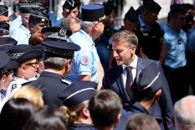 President Emmanuel Macron greets local elected officials and security forces before the start of the G7 summit in Evian on June 15, 2026 Dominique Jacovides Bestimage President Emmanuel Macron greets local elected officials and security forces before the start of the G7 summit in Evian on June 15, 2026 Evian France  Copyright: xDOMINIQUExJACOVIDESx xBESTIMAGExDOMINIQUExJACOVIDESx xBESTIMAGEx