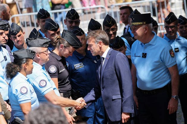 President Emmanuel Macron greets local elected officials and security forces before the start of the G7 summit in Evian on June 15, 2026 Dominique Jacovides Bestimage President Emmanuel Macron greets local elected officials and security forces before the start of the G7 summit in Evian on June 15, 2026 Evian France  Copyright: xDOMINIQUExJACOVIDESx xBESTIMAGExDOMINIQUExJACOVIDESx xBESTIMAGEx