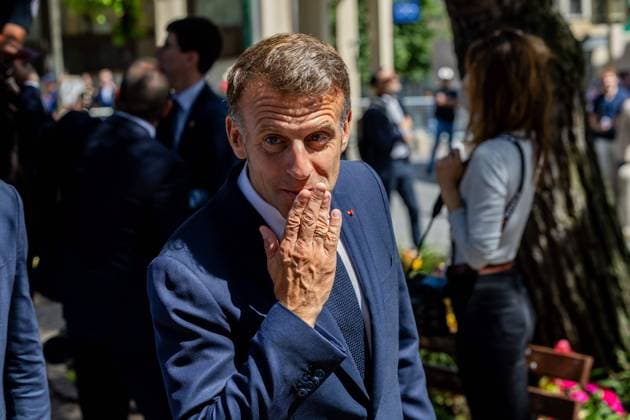 G7 EVIAN LES BAINS PHOTOPQR LE DAUPHINE Tom PHAM VAN SUU Évian les Bains 15 06 2026 A Evian les Bains Haute Savoie , le 15 juin 2026 Le Président de la République, Emmanuel Macron, a inauguré la Buvette Cachat, monument historique et symbole de la ville dEvian The President thanked the police and emergency services providing security for the G7, in front of the interministerial command center based at the Palais des Festivités Photo Tom Pham Van Suu Le Dauphiné Libéré Evian, France june 15th 2026 G7 summit French president Emmanuel Macron at Buvette Cachat Évian les Bains Haute Savoie Rhône Alpes France  Copyright: xPHOTOPQR LExDAUPHINE MAXPPPxTomxPHAMxVANxSUUx 20260615JDL3352 20260615JDL3352