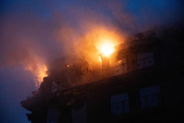 A fire rages inside a building damaged in a massive Russian combined attack in Kyiv’s Pecherskyi district, Kyiv, Ukraine, on June 15, 2026. The Russian army launched a large-scale assault on the Ukrainian capital with missiles and strike drones, killing four people and injuring 28, including children and a pregnant woman. At least 140,000 consumers were left without electricity due to damage to power grids. Residential buildings, the Kyiv Pechersk Lavra, the Mystetskyi Arsenal Museum Complex, the Dovzhenko Film Studio, and the building of the High Anti-Corruption Court sustained damage. (Photo by Danylo Antoniuk Ukrinform) Aftermath of Russian combine attack in Kyiv s Pecherskyi district  Copyright: xDanyloxAntoniukx