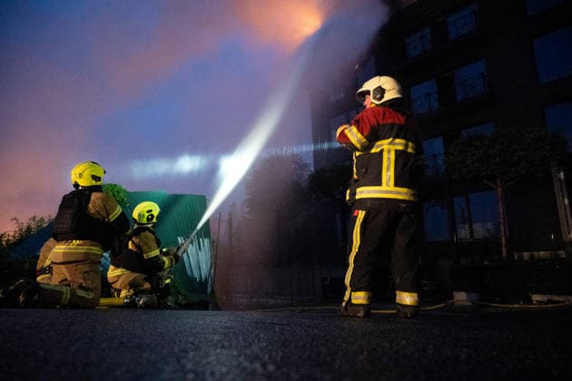 Rescuers extinguish a fire that broke out in a building following a massive Russian combined attack in Kyiv’s Pecherskyi district, Kyiv, Ukraine, on June 15, 2026. The Russian army launched a large-scale assault on the Ukrainian capital with missiles and strike drones, killing four people and injuring 28, including children and a pregnant woman. At least 140,000 consumers were left without electricity due to damage to power grids. Residential buildings, the Kyiv Pechersk Lavra, the Mystetskyi Arsenal Museum Complex, the Dovzhenko Film Studio, and the building of the High Anti-Corruption Court sustained damage.(Photo by Danylo Antoniuk Ukrinform) Aftermath of Russian combine attack in Kyiv s Pecherskyi district  Copyright: xDanyloxAntoniukx