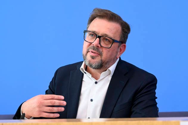 ABB BPK-Prof. Dr. Kai Maaz, Sprecher der Autorengruppe und DIPF, Leibniz-Institut für Bildungsforschung und Bildungsinformation bei der Veroeffentlichung des Berichts Bildung in Deutschland 2026 auf der BPK Berlin Bundespressekonferenz am 15.06.2026 in Berlin Berlin Deutschland *** ABB BPK Prof Dr Kai Maaz, speaker of the authors group and DIPF, Leibniz Institute for Research and Information in Education at the publication of the report Education in Germany 2026 at the BPK Berlin Federal Press Conference on 15 06 2026 in Berlin Berlin Germany