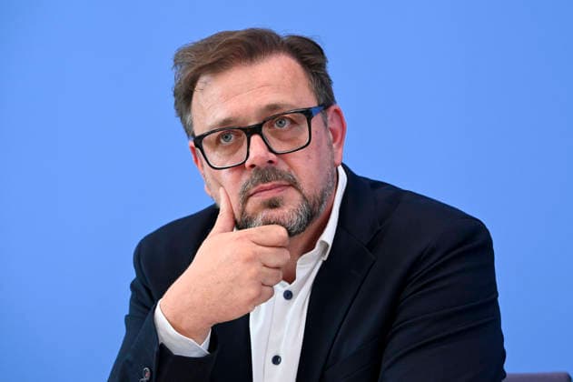 ABB BPK-Prof. Dr. Kai Maaz, Sprecher der Autorengruppe und DIPF, Leibniz-Institut für Bildungsforschung und Bildungsinformation bei der Veroeffentlichung des Berichts Bildung in Deutschland 2026 auf der BPK Berlin Bundespressekonferenz am 15.06.2026 in Berlin Berlin Deutschland *** ABB BPK Prof Dr Kai Maaz, speaker of the authors group and DIPF, Leibniz Institute for Research and Information in Education at the publication of the report Education in Germany 2026 at the BPK Berlin Federal Press Conference on 15 06 2026 in Berlin Berlin Germany