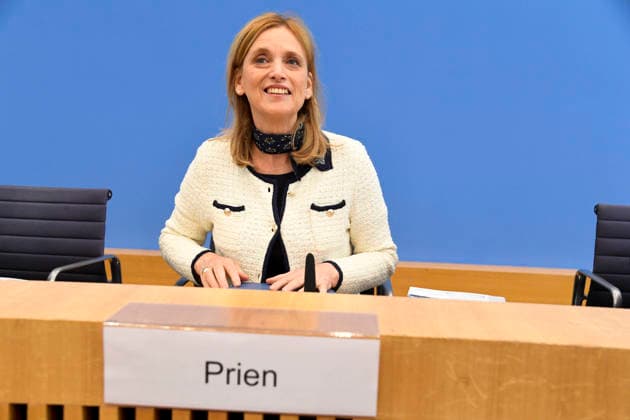 ABB BPK- Karin Prien Bundesministerin fuer Bildung, Familie, Senioren, Frauen und Jugend bei der Veroeffentlichung des Berichts Bildung in Deutschland 2026 auf der BPK Berlin Bundespressekonferenz am 15.06.2026 in Berlin Berlin Deutschland *** ABB BPK Karin Prien Federal Minister of Education, Family Affairs, Senior Citizens, Women and Youth at the publication of the Education in Germany 2026 report at the BPK Berlin Federal Press Conference on 15 06 2026 in Berlin Berlin Germany