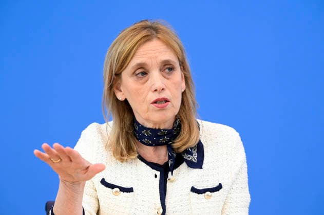 ABB BPK- Karin Prien Bundesministerin fuer Bildung, Familie, Senioren, Frauen und Jugend bei der Veroeffentlichung des Berichts Bildung in Deutschland 2026 auf der BPK Berlin Bundespressekonferenz am 15.06.2026 in Berlin Berlin Deutschland *** ABB BPK Karin Prien Federal Minister of Education, Family Affairs, Senior Citizens, Women and Youth at the publication of the Education in Germany 2026 report at the BPK Berlin Federal Press Conference on 15 06 2026 in Berlin Berlin Germany