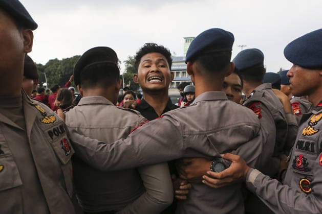 Student Protest in Jakarta, Indonesia JAKARTA, INDONESIA - JUNE 15: Indonesian police personnel block a road during a student protest in Jakarta, Indonesia, on June 15, 2026. Protesters criticized several government policies and demanded an end to alleged wasteful state spending, the termination of the Free Nutritious Meals (MBG) program and Merah Putih Village Cooperative project, and end to military involvement in civilian affairs. Agoes Rudianto Anadolu Jakarta Indonesia. Editorial use only. Please get in touch for any other usage.  Copyright: x2026xAnadoluxAgoesxRudiantox