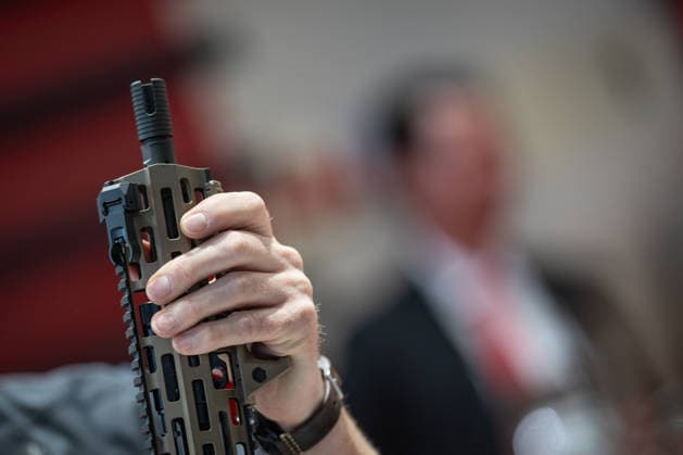 Messestand Heckler & Koch mit Handfeuerwaffen und Maschinengewehren;Rüstungsmesse Eurosatory 2026 in Parc des Expositions de Paris Nord Villepinte, Villepinte Paris France Parc des Expositions de Paris No *** Heckler Koch exhibition stand with handguns and machine guns Eurosatory 2026 arms fair in Parc des Expositions de Paris Nord Villepinte, Villepinte Paris France Parc des Expositions de Paris No