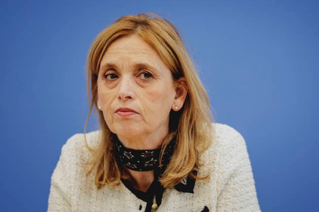 Karin Prien (CDU), Bundesministerin fuer Bildung, Familie, Senioren, Frauen und Jugend, aufgenommen im Rahmen der Pressekonferenz zur Veroeffentlichung des Berichts Bildung in Deutschland 2026 in Berlin, 15.06.2026. Berlin Deutschland *** Karin Prien CDU , Federal Minister for Education, Family Affairs, Senior Citizens, Women and Youth, at the press conference on the publication of the Education in Germany 2026 report in Berlin, 15 06 2026 Berlin Germany Copyright: xFlorianxGaertnerx