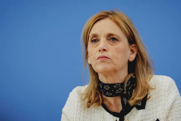 Karin Prien (CDU), Bundesministerin fuer Bildung, Familie, Senioren, Frauen und Jugend, aufgenommen im Rahmen der Pressekonferenz zur Veroeffentlichung des Berichts Bildung in Deutschland 2026 in Berlin, 15.06.2026. Berlin Deutschland *** Karin Prien CDU , Federal Minister for Education, Family Affairs, Senior Citizens, Women and Youth, at the press conference on the publication of the Education in Germany 2026 report in Berlin, 15 06 2026 Berlin Germany Copyright: xFlorianxGaertnerx