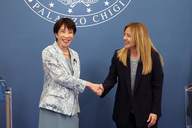 IPA85716119 - Rome, Italy June 15, 2026: At Villa Pamphilj, Prime Minister Giorgia Meloni meets with Japanese Prime Minister Sanae Takaichi. The meeting reaffirms the strength of bilateral relations and the shared commitment to strengthening cooperation and friendship between Italy and Japan in key areas of strategic interest.  Copyright: xmarcoxiacobuccix xmarcoxiacobuccix 85716119