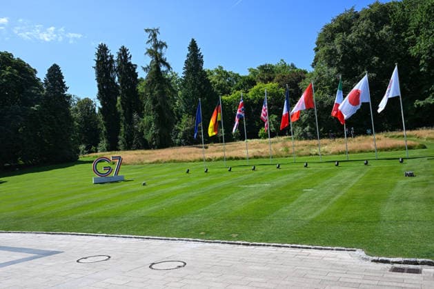 Illustration Arrivées des chefs détats et de gouvernement au sommet du G7 à Evian le 15 juin 2026 Jeanne Accorsini Bestimage Arrival of heads of state and government at the G7 summit in Evian on June 15, 2026 Evian France  Copyright: xJeannexAccorsinix xPoolx xBestimagexJeannexAccorsinix xPoolx xBestimagex
